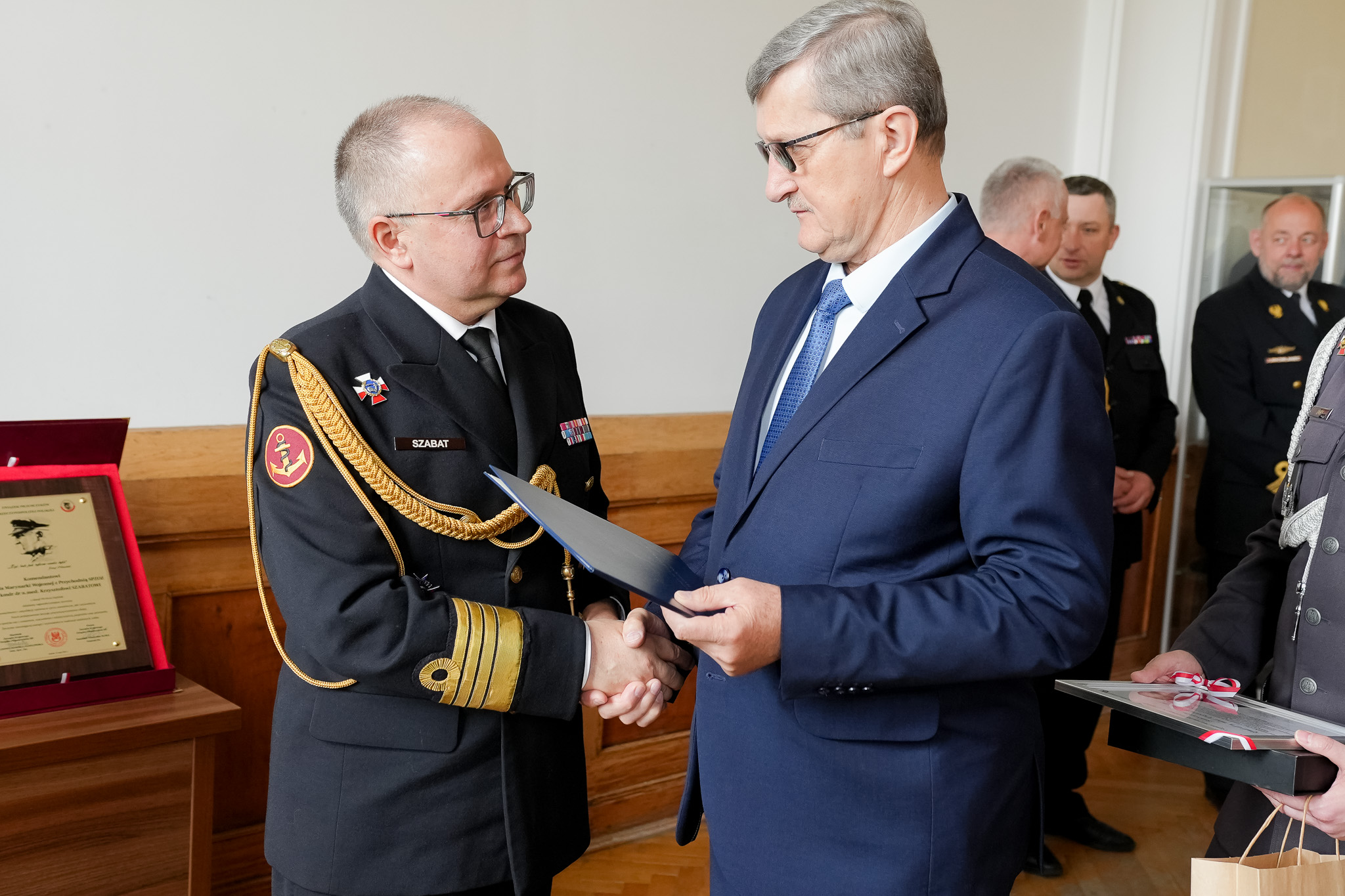 Uroczysta zbiórka z okazji 94. rocznicy 7 Szpitala Marynarki Wojennej oraz Święta Konstytucji 3 Maja – obraz