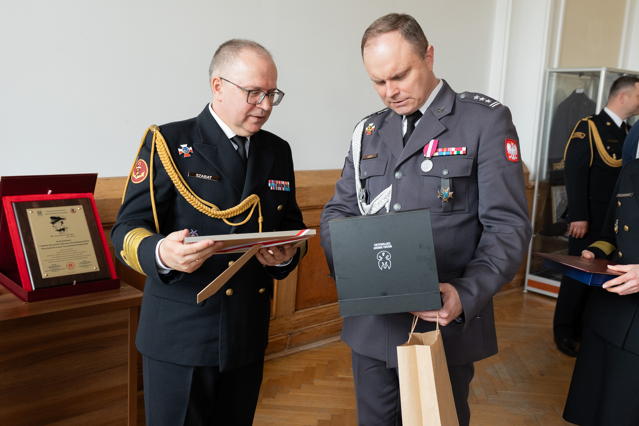 Uroczysta zbiórka z okazji 94. rocznicy 7 Szpitala Marynarki Wojennej oraz Święta Konstytucji 3 Maja – obraz