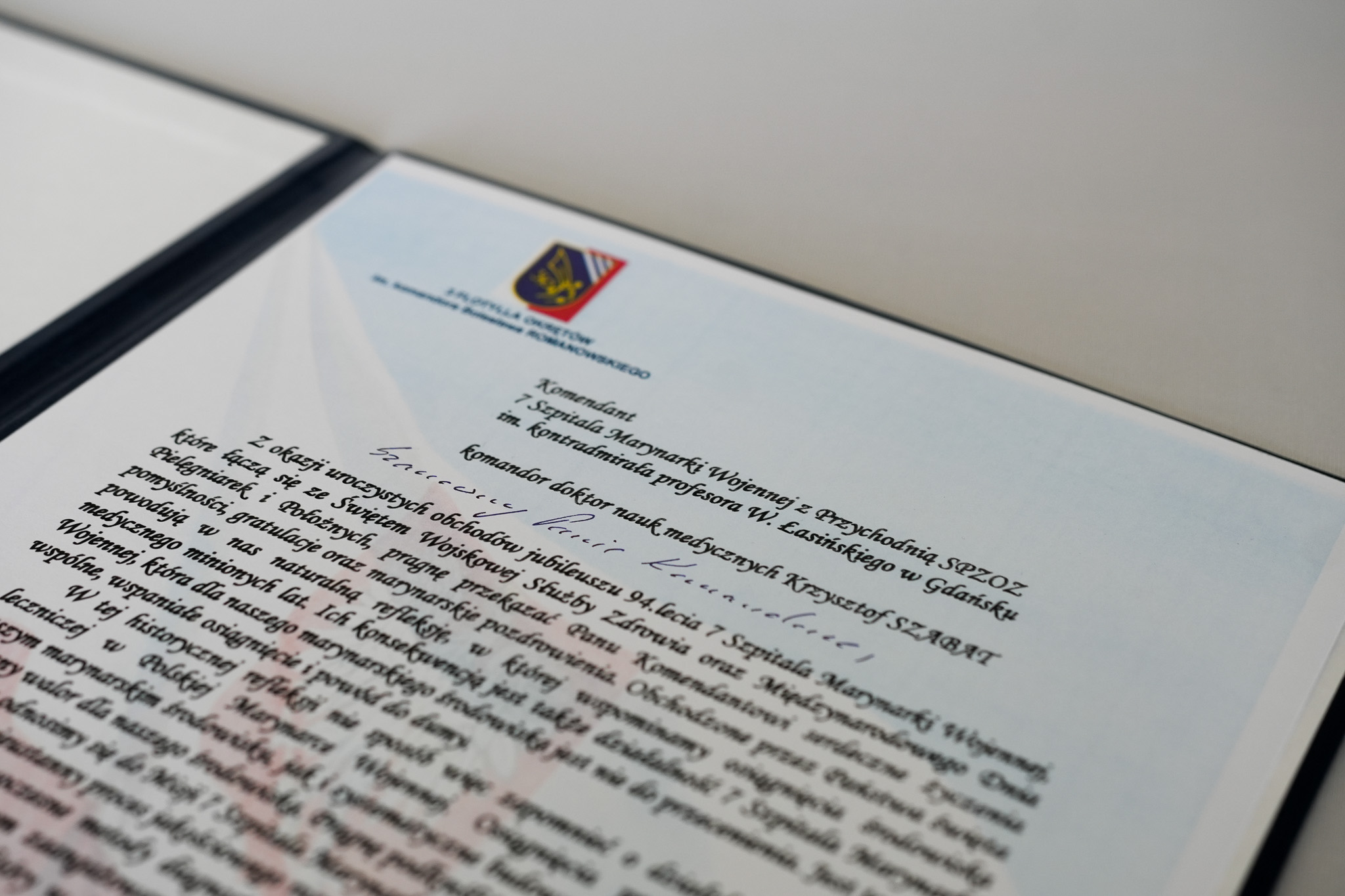 Uroczysta zbiórka z okazji 94. rocznicy 7 Szpitala Marynarki Wojennej oraz Święta Konstytucji 3 Maja – obraz
