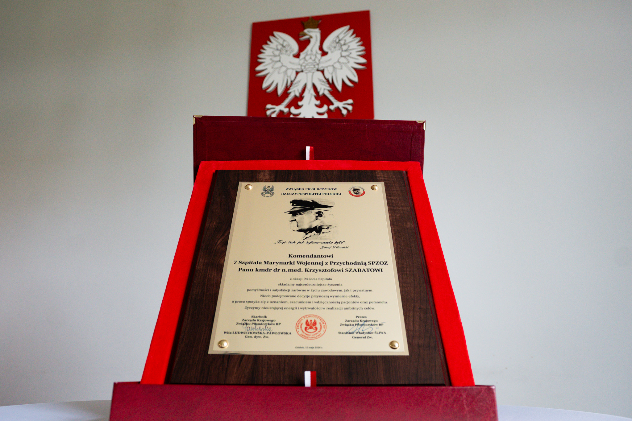 Uroczysta zbiórka z okazji 94. rocznicy 7 Szpitala Marynarki Wojennej oraz Święta Konstytucji 3 Maja – obraz