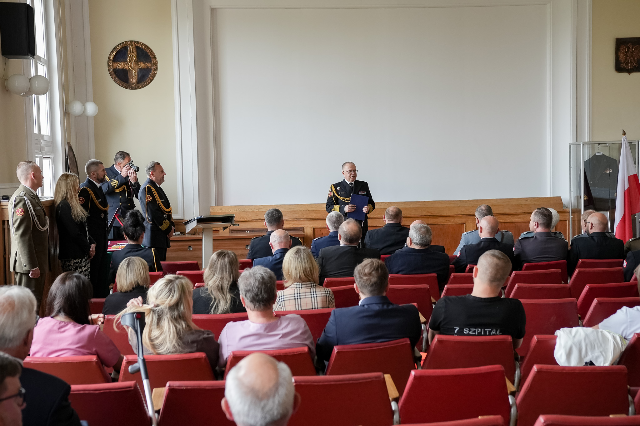 Uroczysta zbiórka z okazji 94. rocznicy 7 Szpitala Marynarki Wojennej oraz Święta Konstytucji 3 Maja – obraz